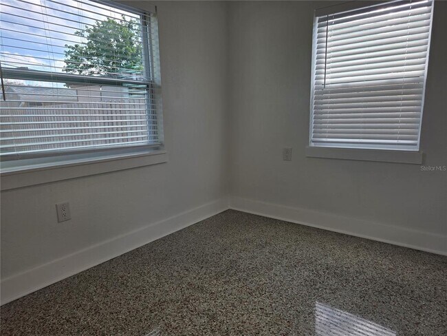 Building Photo - 430 80th Way