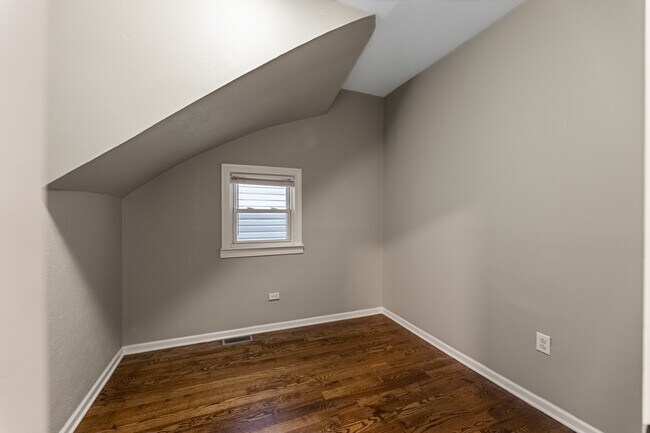 Building Photo - 8506 S Mackinaw Ave