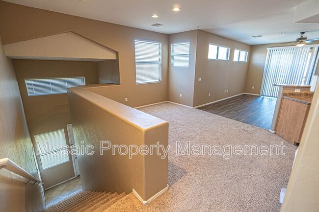 Building Photo - 705 W Queen Creek Rd