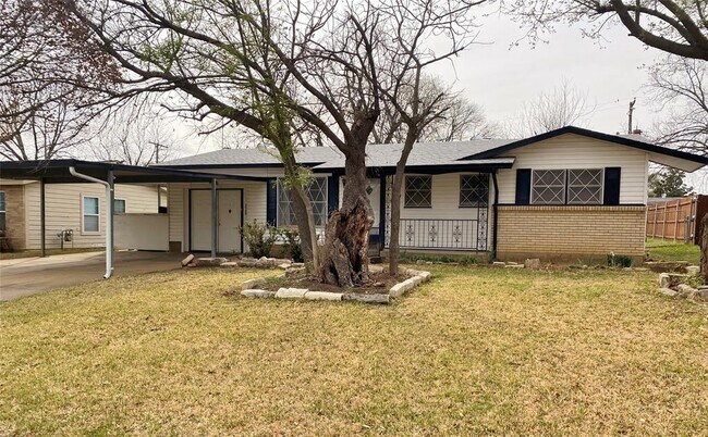 Building Photo - 3560 Regal Rd
