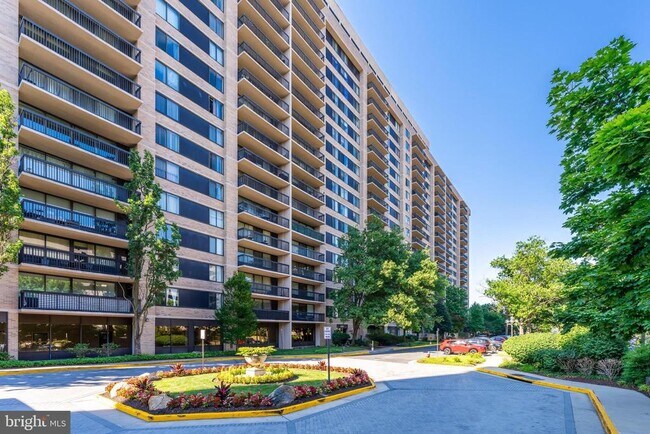 Building Photo - 3713 S George Mason Dr