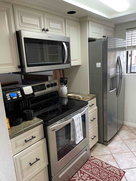 Building Photo - 1412 Graham St