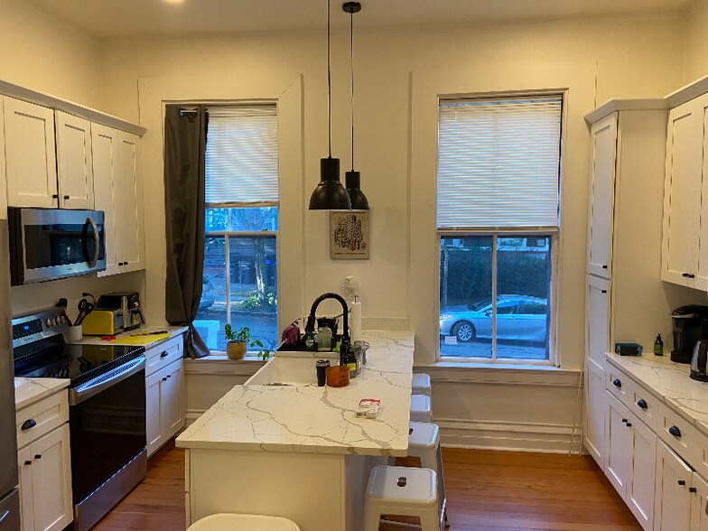 Building Photo - 79 Lloyd Ave