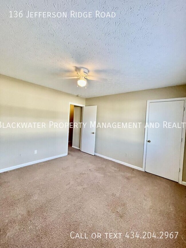 Building Photo - 136 Jefferson Ridge Rd