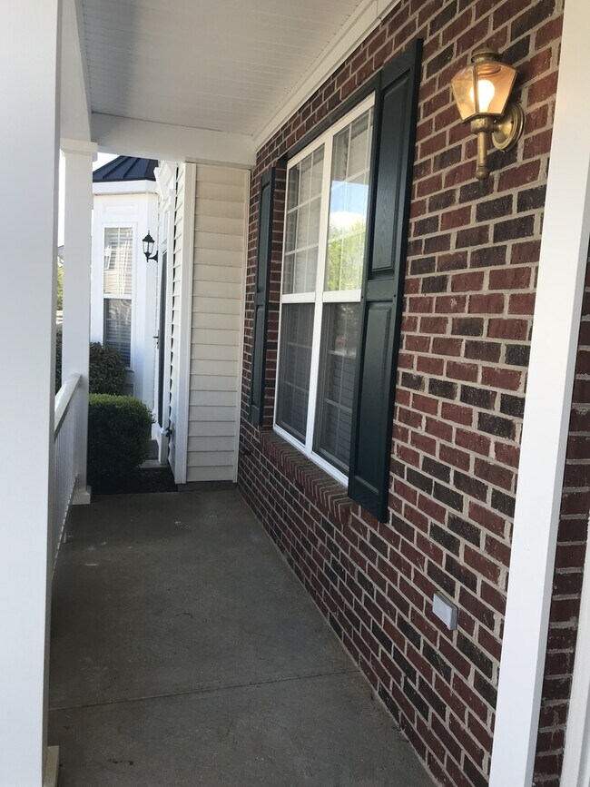 Building Photo - 3 Bedroom  2.5 Bath townhome located at  T...
