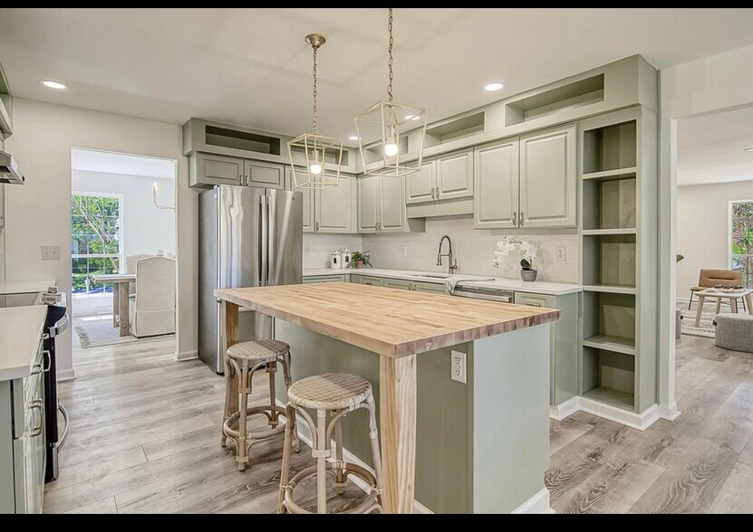 Building Photo - 4350 Waterview Cir