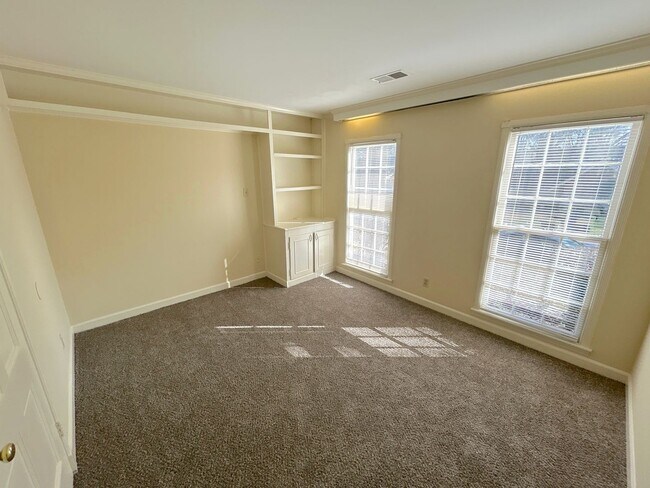 Building Photo - 5184 Dunnellon Ave