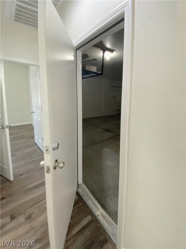 Building Photo - 1000 Aspen Cliff Dr