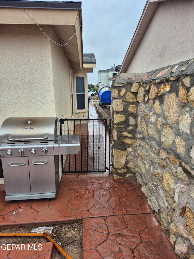 Building Photo - 3264 Tierra Mision Dr