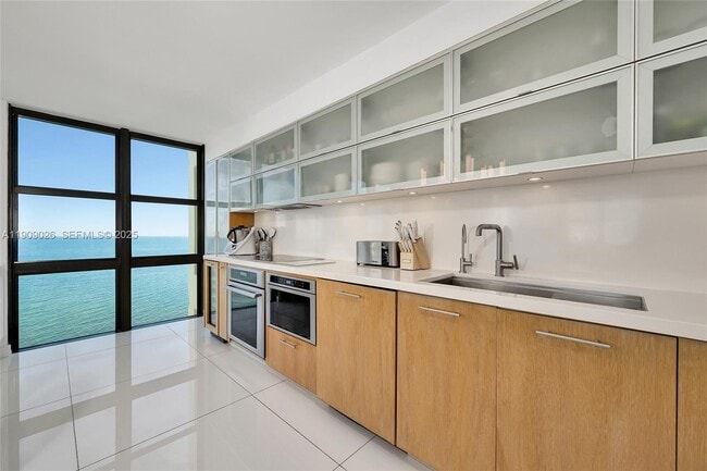 Building Photo - 1111 Crandon Blvd