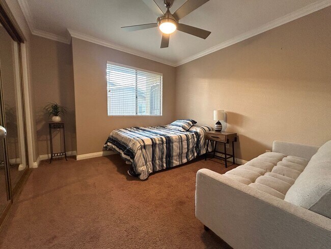 Building Photo - Rent Today!! Stunning 3-Bedroom Condo with...
