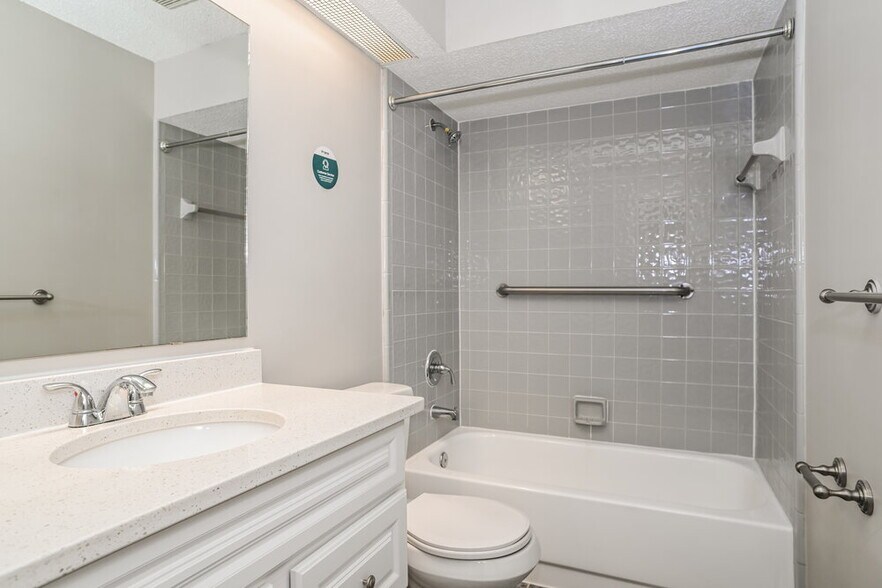 Building Photo - 9552 Glenn Abbey Way