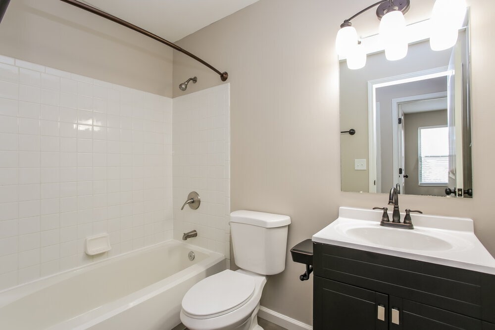 Building Photo - 445 Oak Meadow Dr
