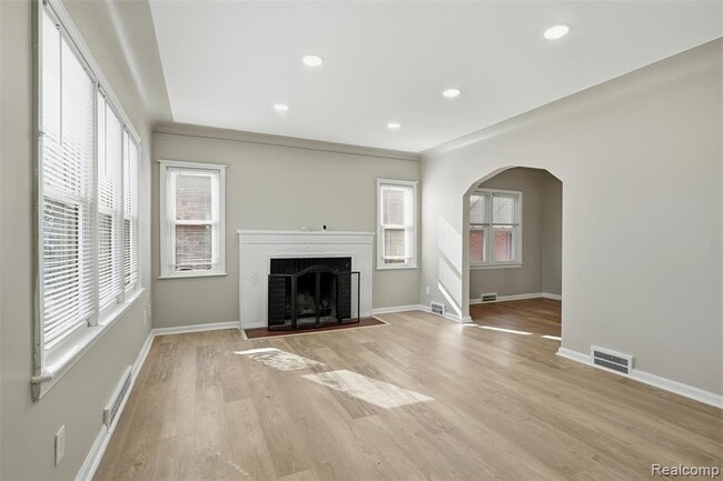 Building Photo - 2045 N Elizabeth St