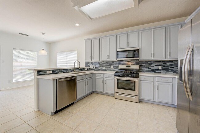 Building Photo - 14018 White Oak Gardens Dr