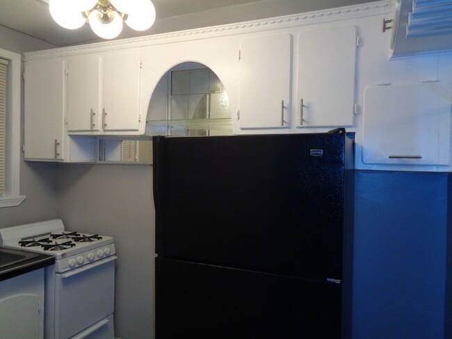 Building Photo - 3826 Fairhaven Ave