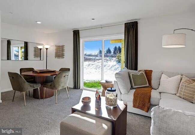 Building Photo - 8328 Alexander Ct