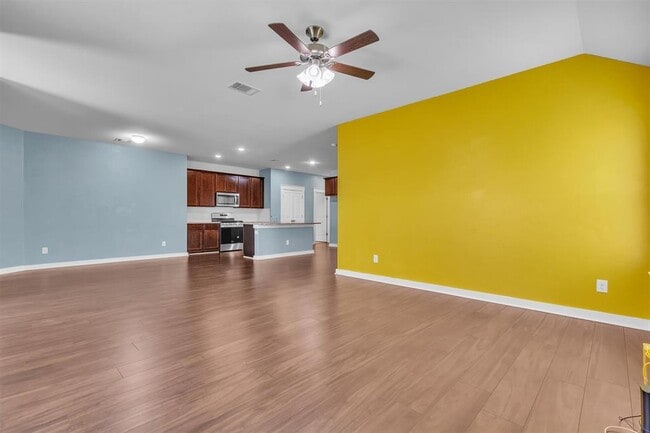 Building Photo - 308 Clearlake Dr
