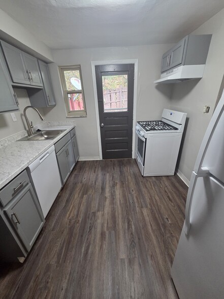 Primary Photo - Sleepy Hollow Townhomes