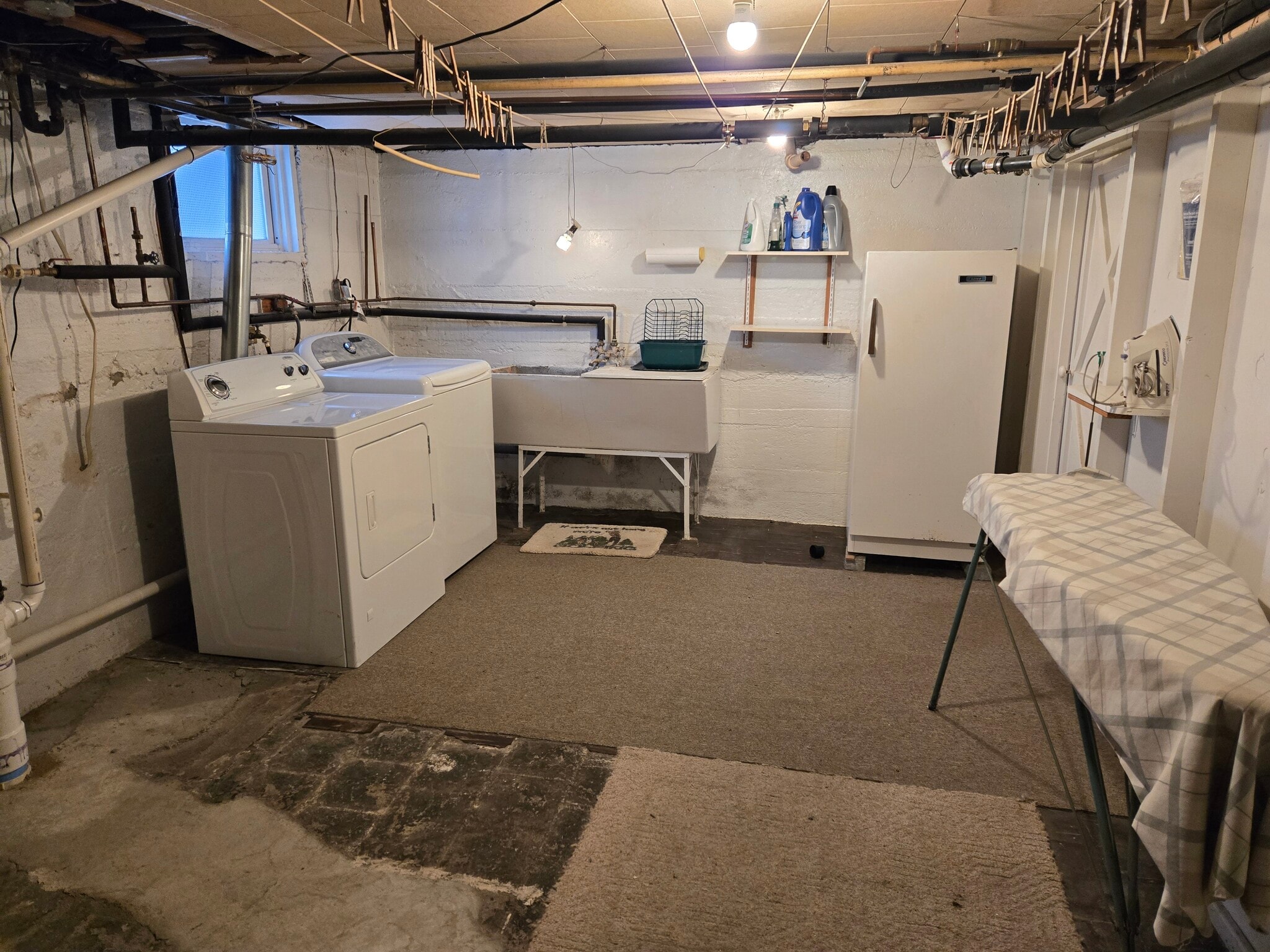 Onsite Laundry 1 - 504 N Rath Ave