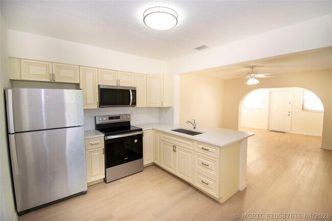 Building Photo - 2547 Roosevelt St