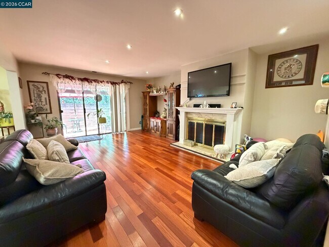 Building Photo - 6 Basin Ct