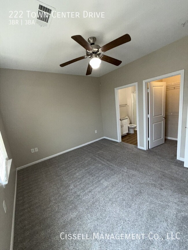 Building Photo - 222 Town Center Dr