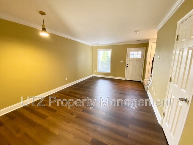 Building Photo - 538 Wellington Ct