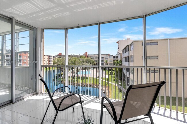 Building Photo - 1690 NE 191st St