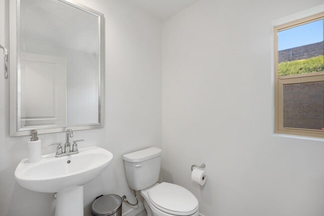 Building Photo - Lake Forest Modern Living