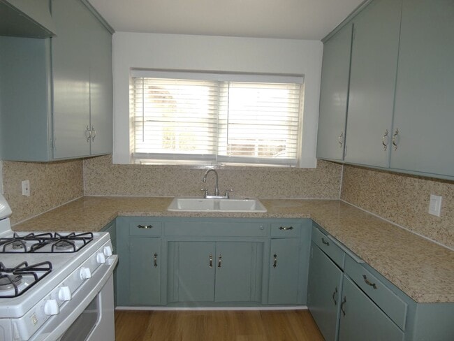 Building Photo - **Available NOW in Whittier!**