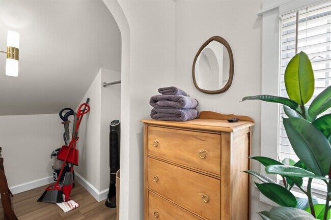 Building Photo - 221 Ardmore Dr