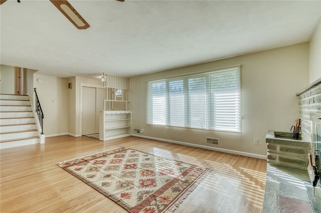 Building Photo - 241 Willowcrest Dr