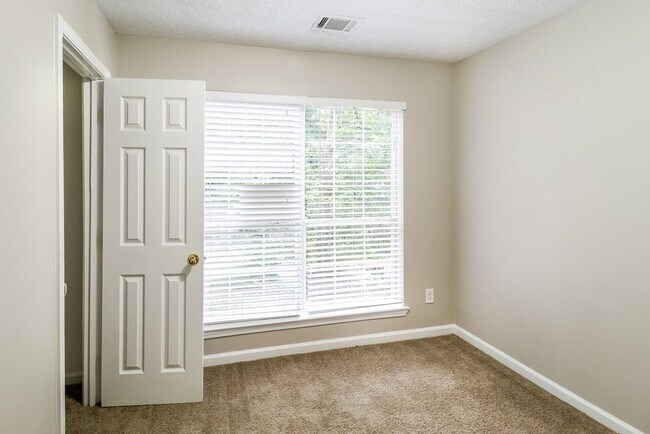 Building Photo - 4385 Bradley Dr SW