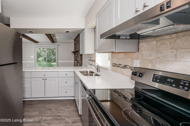 Building Photo - 6203 Big Ben Dr