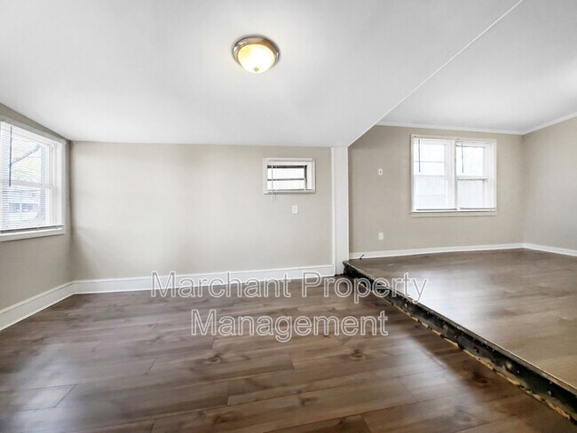 Building Photo - 7 Hillside Ln