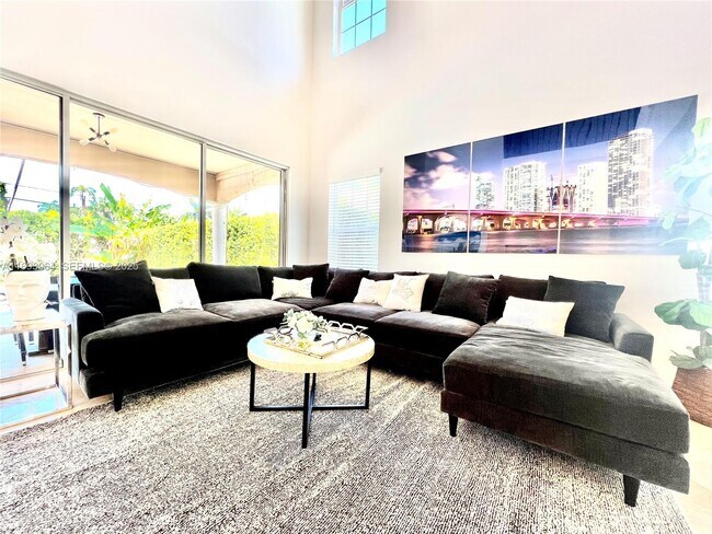 Building Photo - 854 Hollywood Blvd