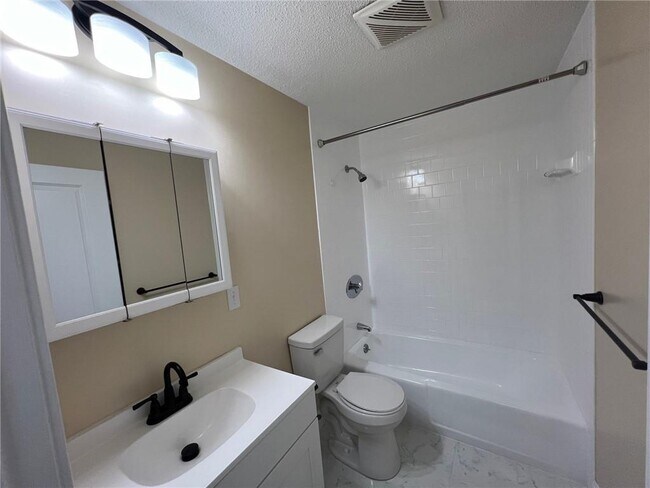 Building Photo - 395 Mendon Rd