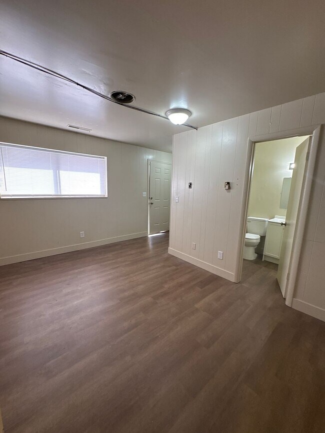 Building Photo - 44 S 200 E