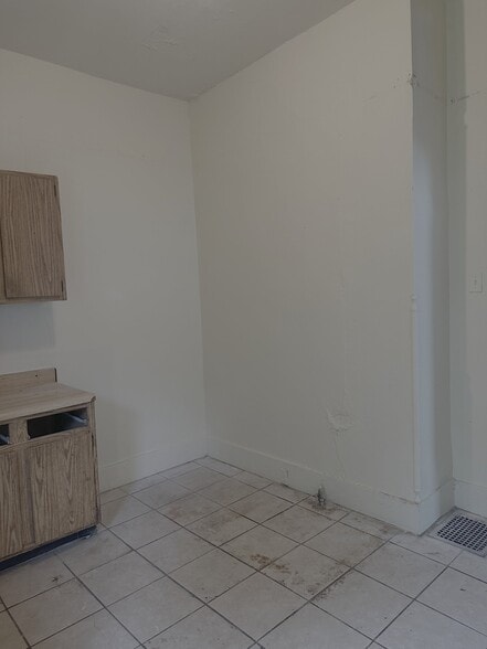 Building Photo - 1143 E Cleveland Ave