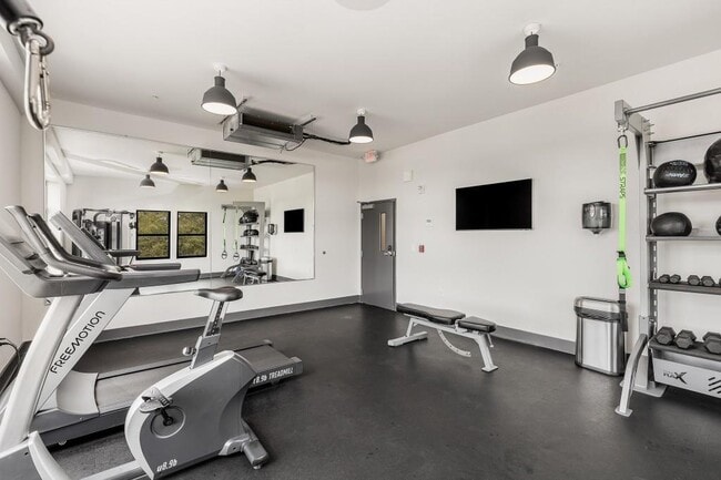 Building Photo - 112 Rogers St NE