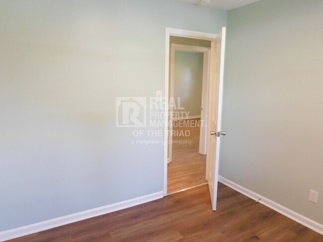 Building Photo - 3016 Myra St