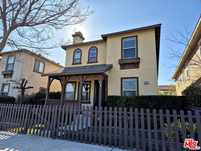 Building Photo - 383 Silk Tree Ave