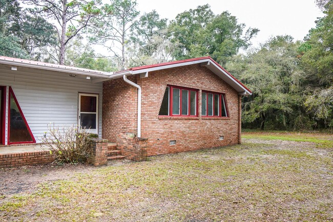 Building Photo - Tucked Away Three Bedroom Home