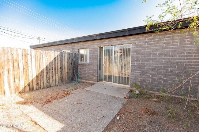 Building Photo - 1722 E Ocotillo Rd