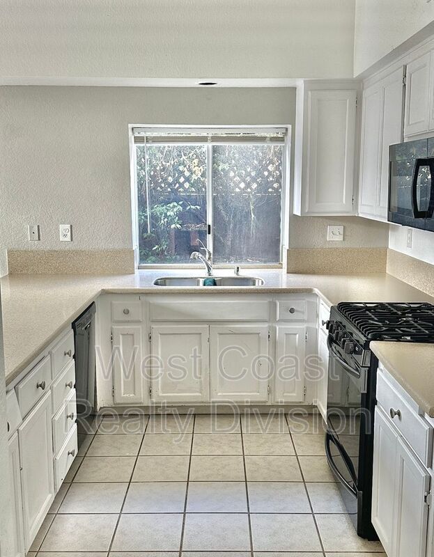 Building Photo - 27573 Dandelion Ct