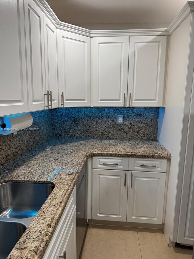 Building Photo - 14036 SW 90th Ave