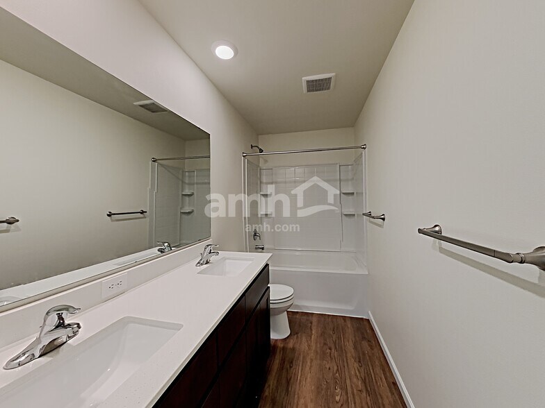 Building Photo - 2328 NW Matteo Dr