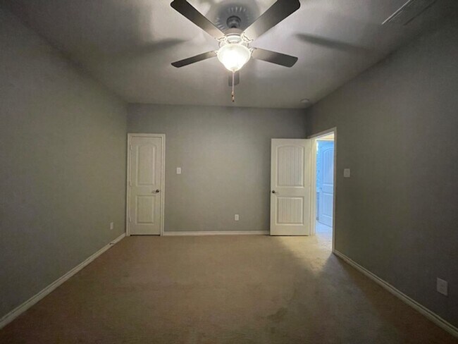 Building Photo - 2403 Cabrillo Ln