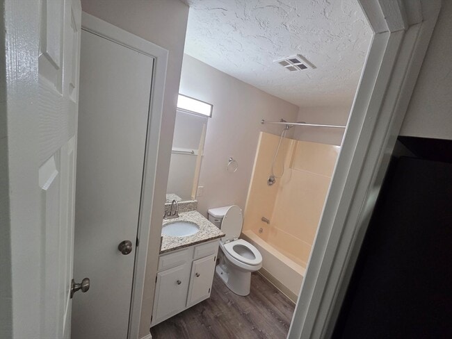 Building Photo - 25 Ekman St